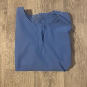 Figs Women’s Kasane popover scrub top in Ceil Blue! Size Large!